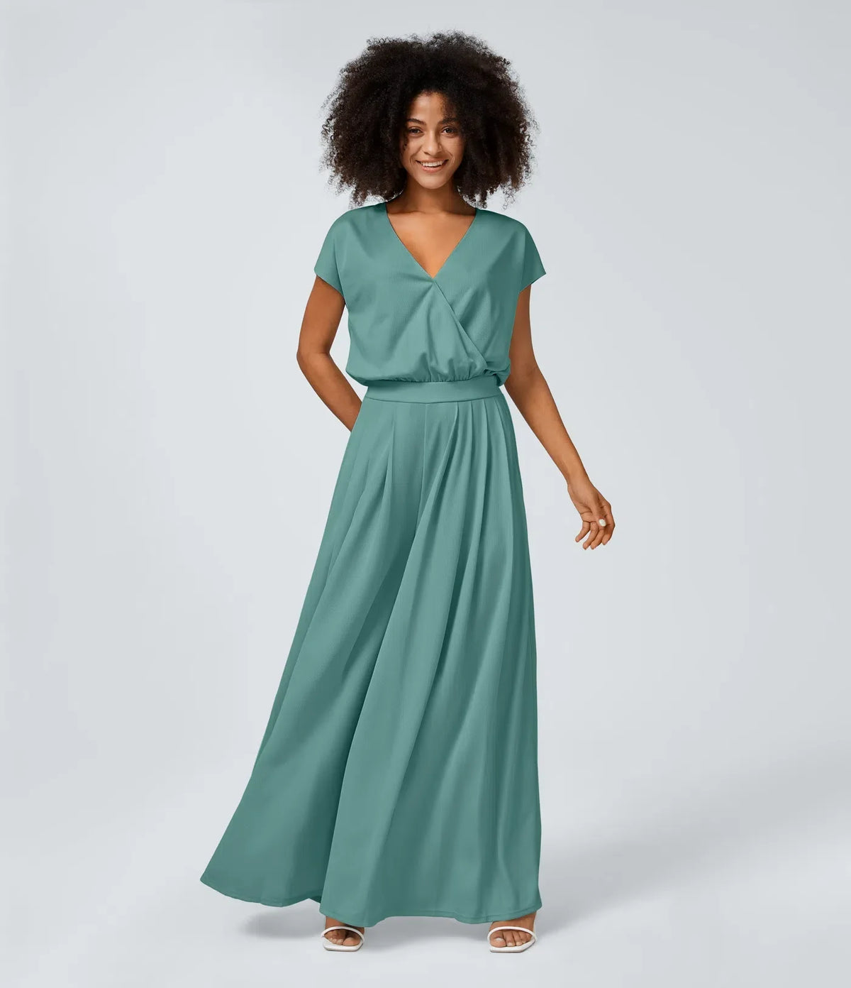 Jumpsuit™ - Tuta con scollatura a V, maniche corte, tasche laterali a pieghe e gamba larga, motivo a onde fluide.